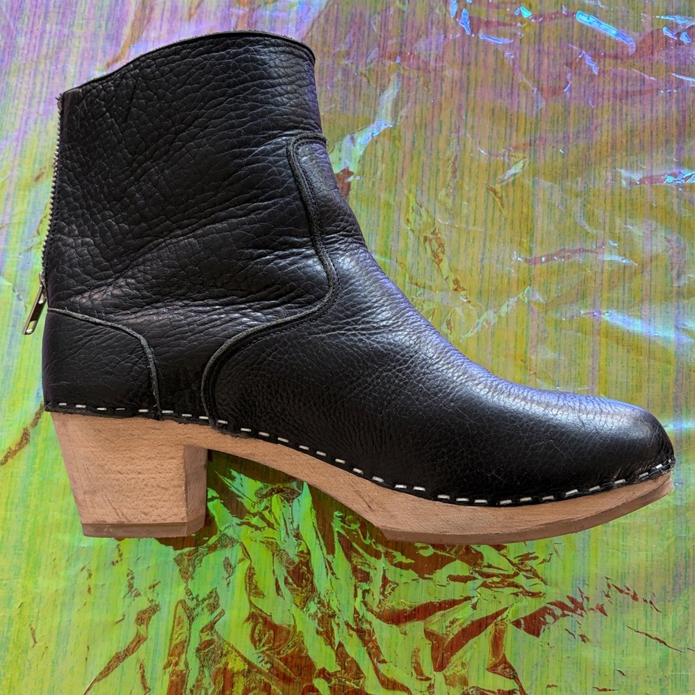Nina Z black clog boot size 39 (8.5-9 women’s)